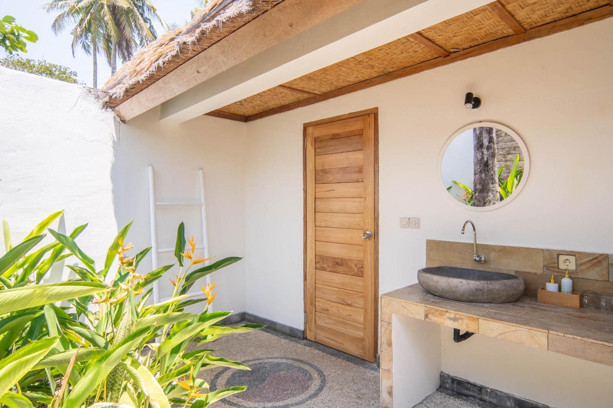 Tiki Boutique Hotel Spa Lombok Селонг-Беланак Экстерьер фото